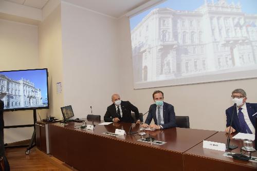 Il governatore del Friuli Venezia Giulia Massimiliano Fedriga fa il punto sulla giornata triestina dei Capi di Stato di Italia e Slovenia nella conferenza stampa in Sala Predonzani del Palazzo della Regione con il sindaco di Trieste Roberto Dipiazza e il commissario del Governo e prefetto Valerio Valenti